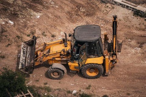 Rough Terrain Forklifts Basics for Construction and Outdoor Material Handling