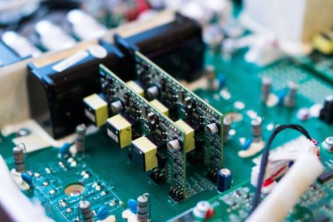 Electronic Components Guide: Learning About Modern Devices and Circuit Elements